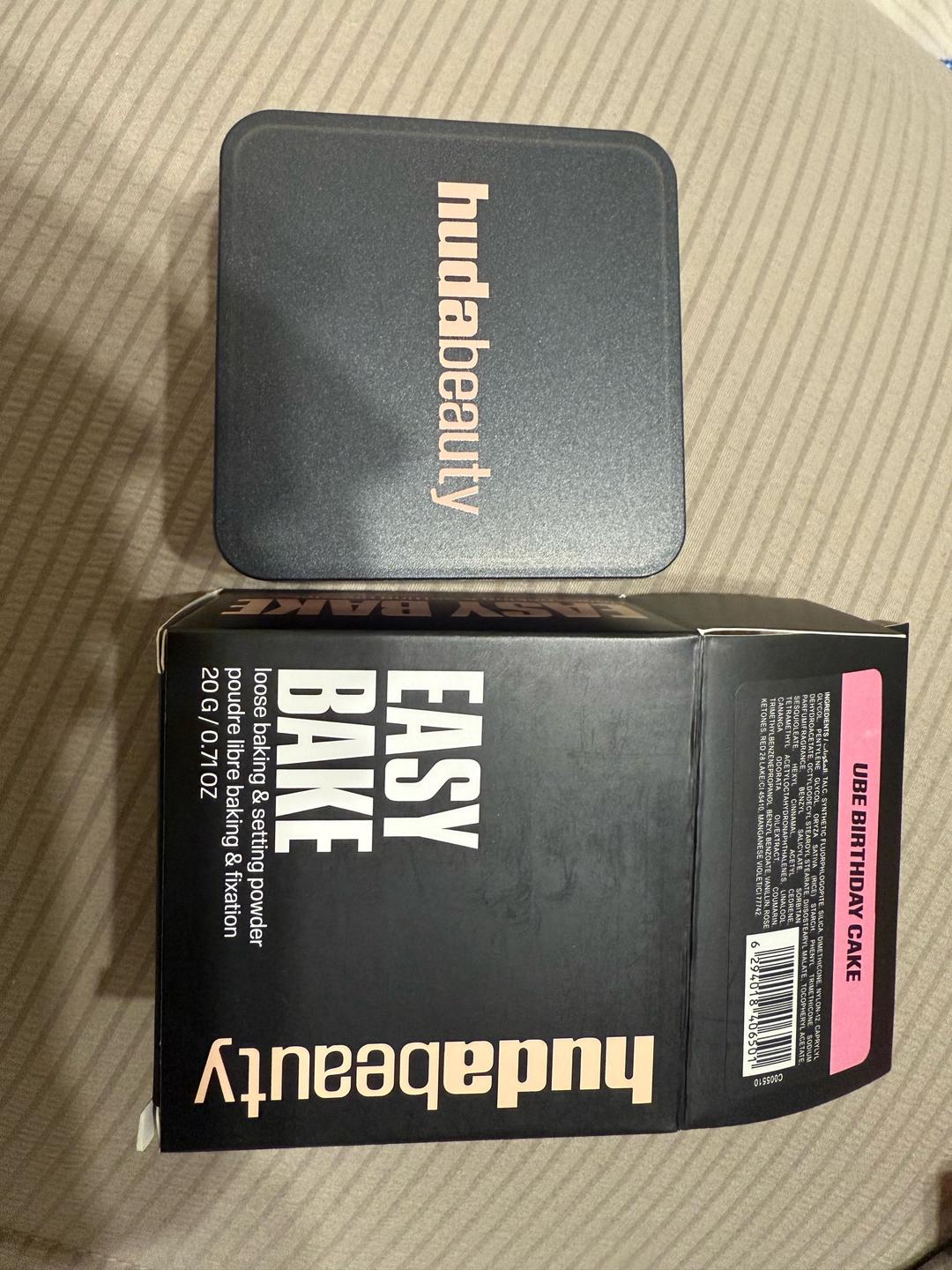 Huda Beauty Пудра Huda Beauty Easy Bake Loose Powder — фото 2
