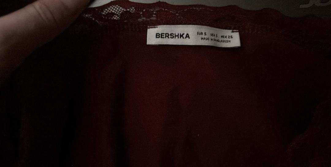 Bershka Лонгслив Bershka с кружевным вырезом — фото 2