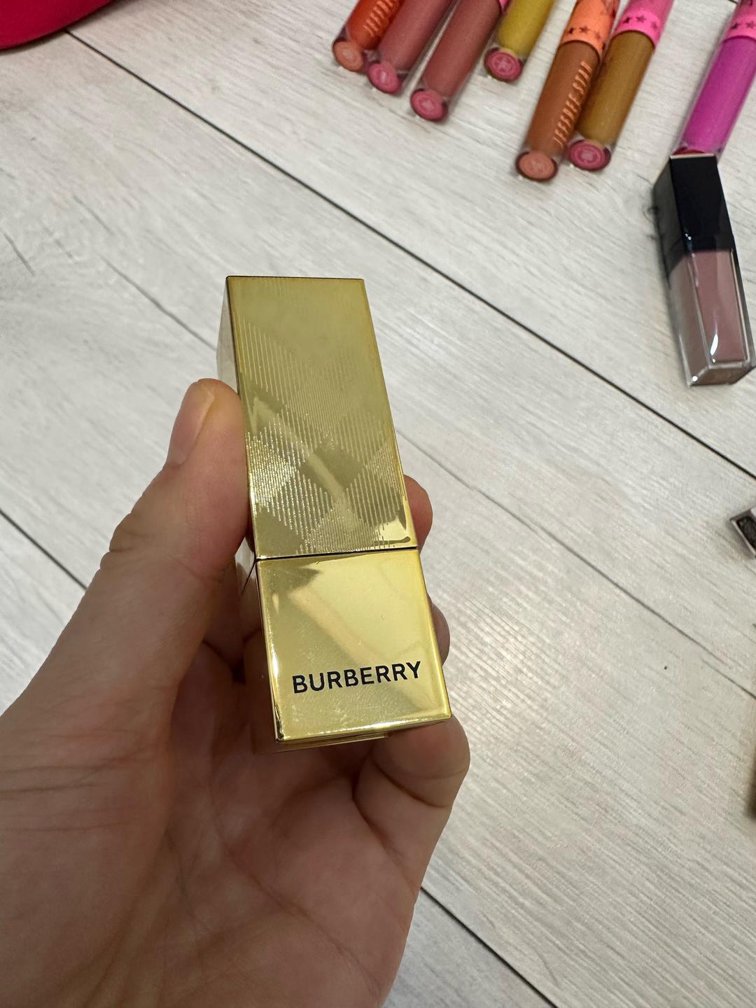 Burberry помада Burberry Kisses Matte Bespoke Beige оригинал — фото 2