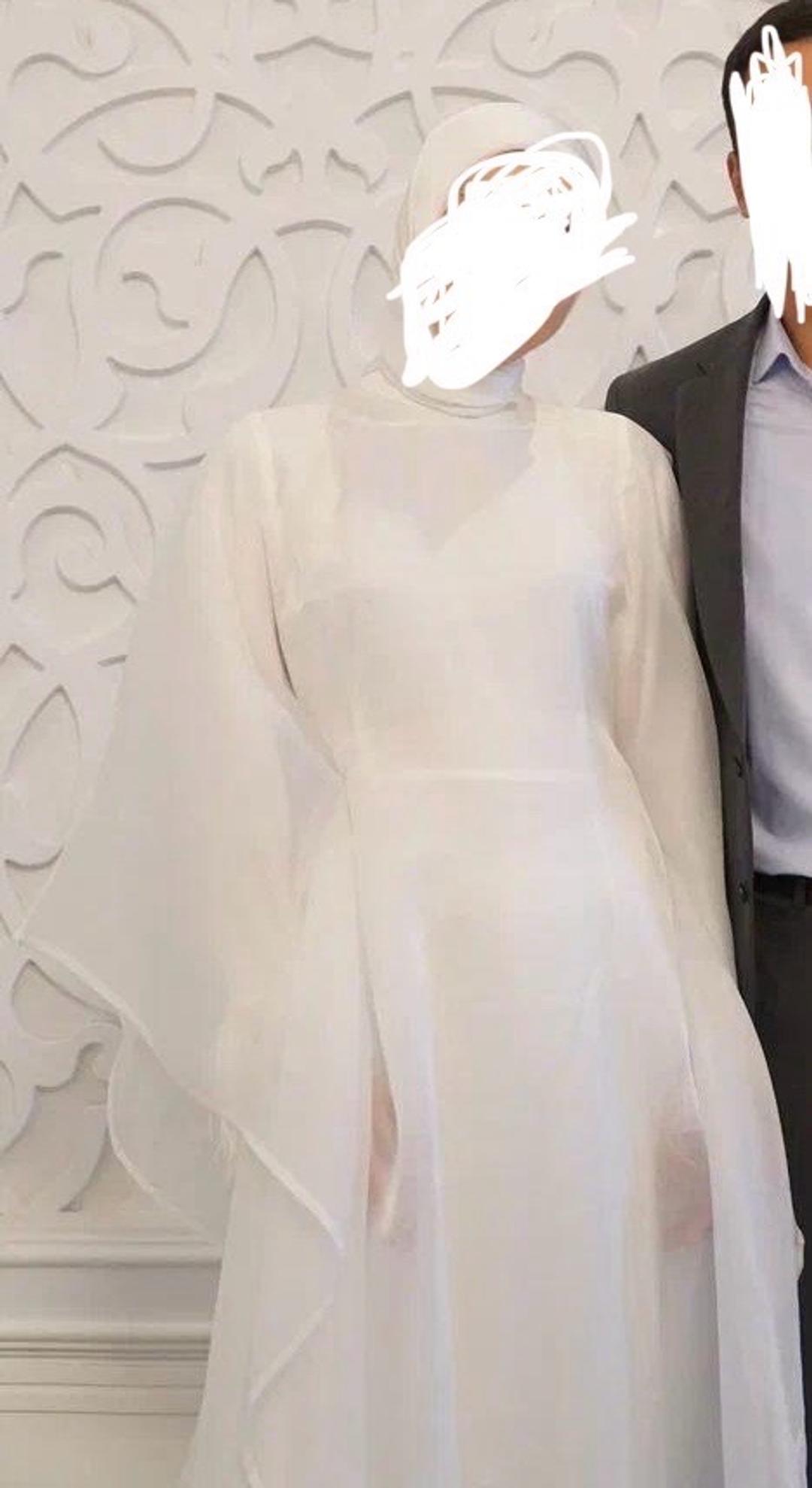 Нет бренда Белое платье с накидкой — фото 2