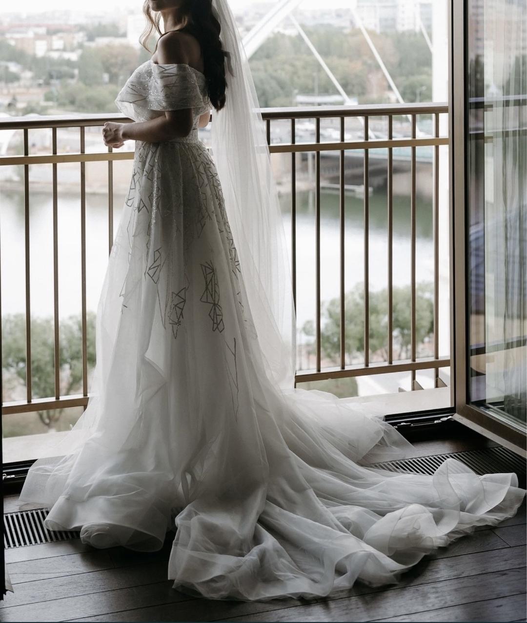 Нет бренда IVORY DRESS итальянское эксклюзивное  платье -трансформер со шлейфом — фото 2