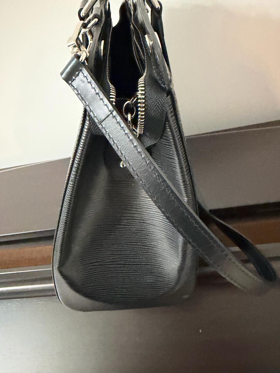 Louis Vuitton Louis Vuitton Pont Neuf PM Epi Black оригинал — фото 2