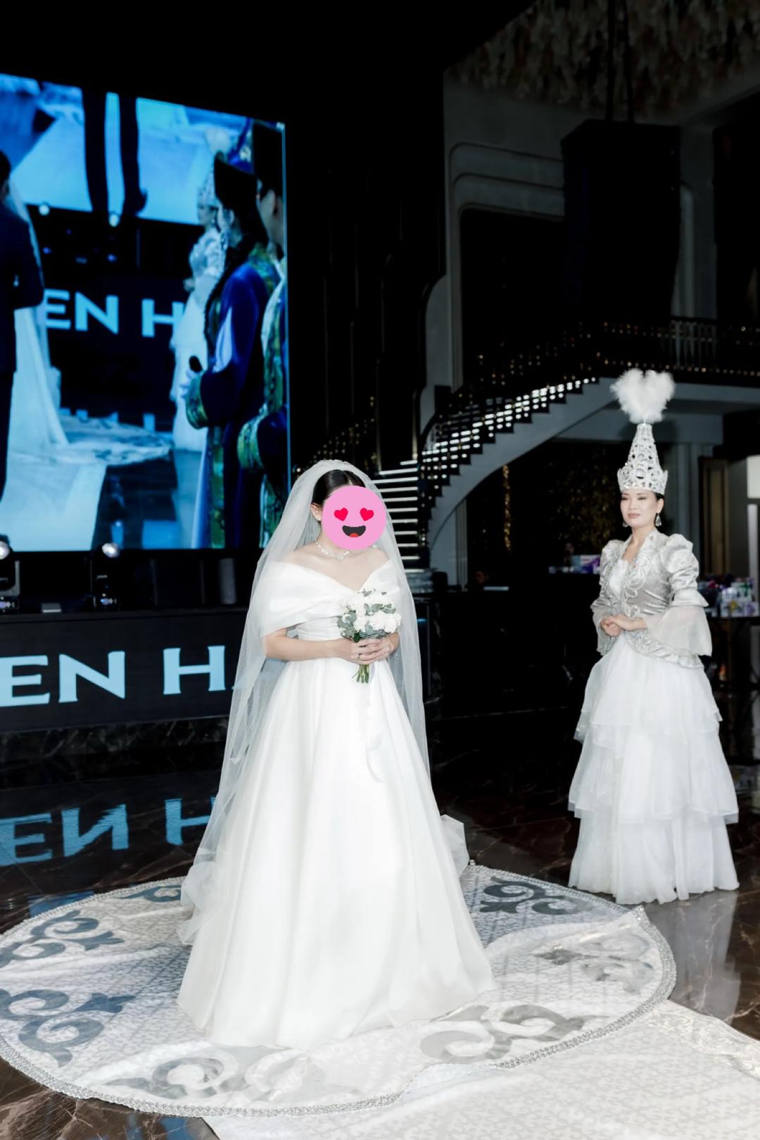 Emilia Sposa Свадебное платье с открытыми плечами на корсете — фото 2