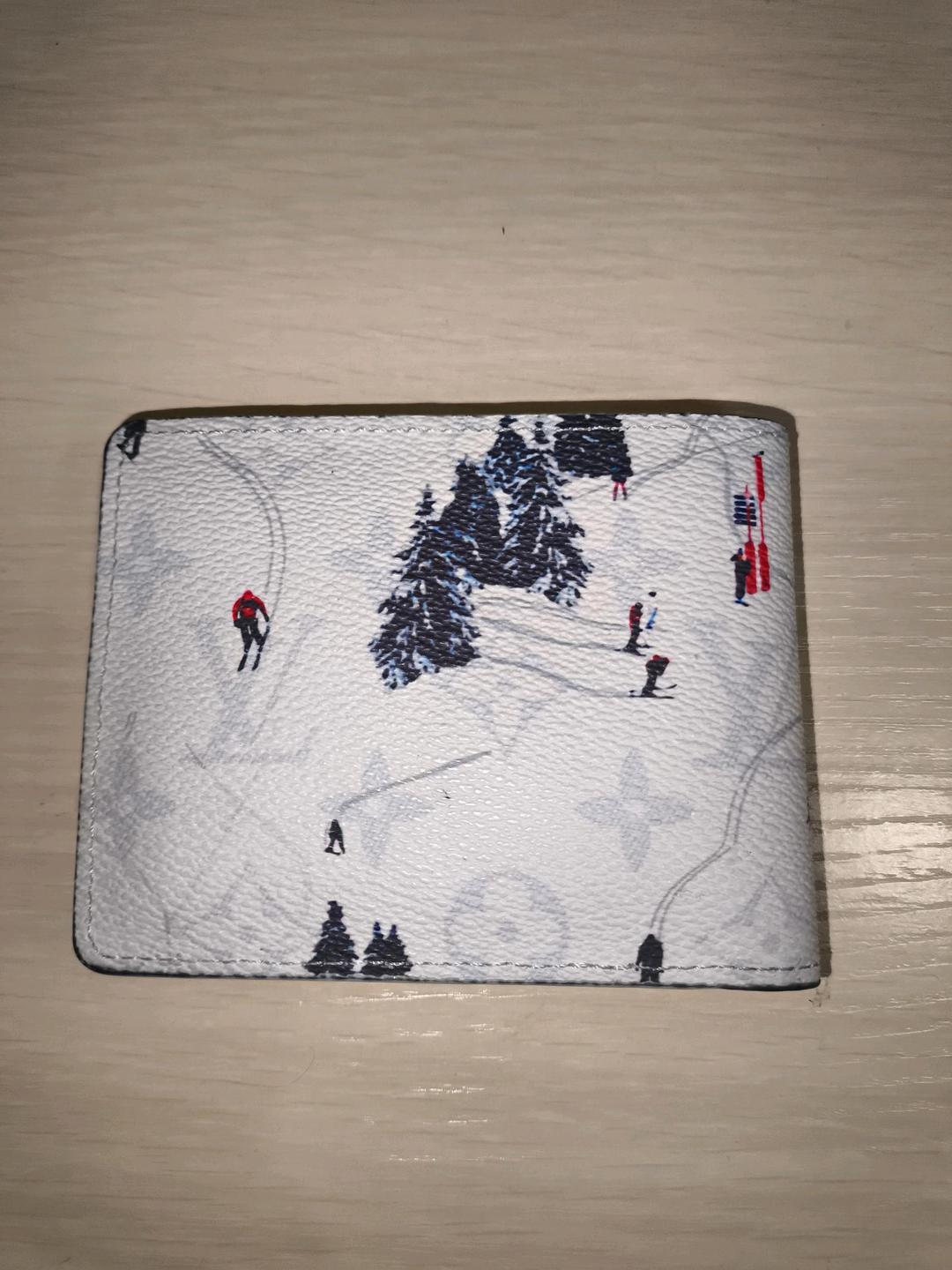 Louis Vuitton Кошелёк Louis Vuitton Multiple Wallet из лимитированной коллекции Ski White — фото 2