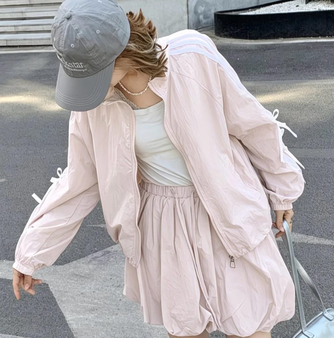 Спортивный костюм (ветровка и юбка) — фото 2