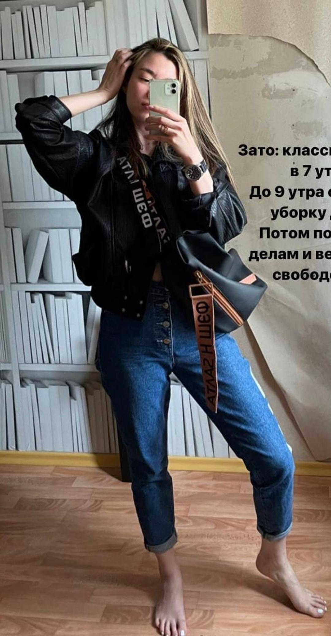 Укороченная куртка из экокожи — фото 2