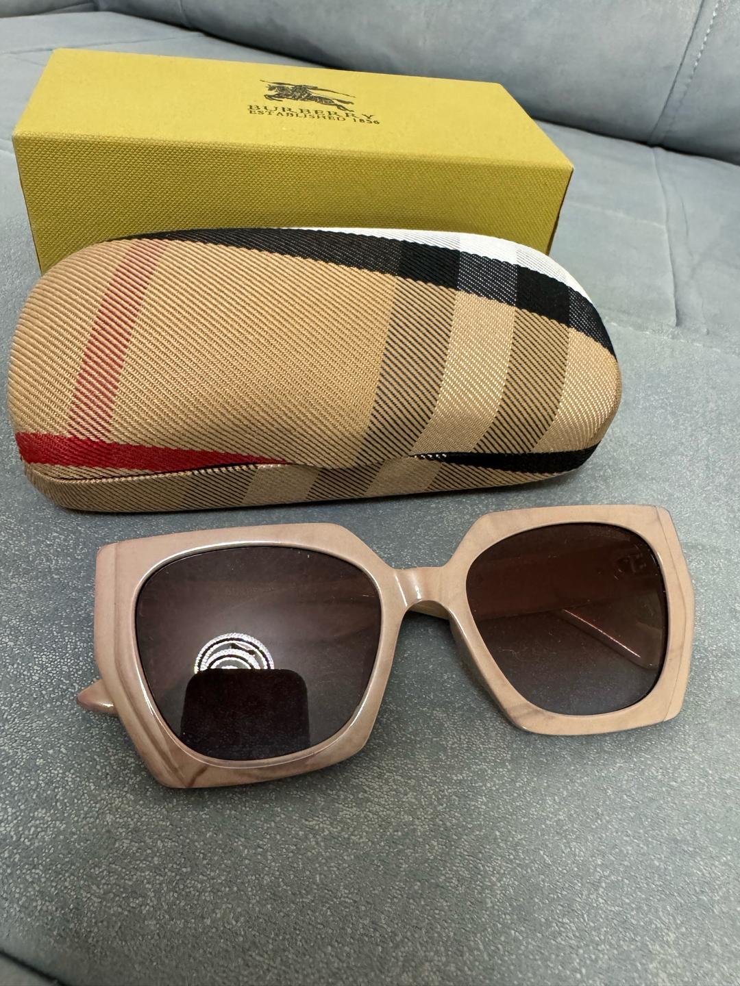Burberry Burberry солнцезащитные очки с футляром — фото 2