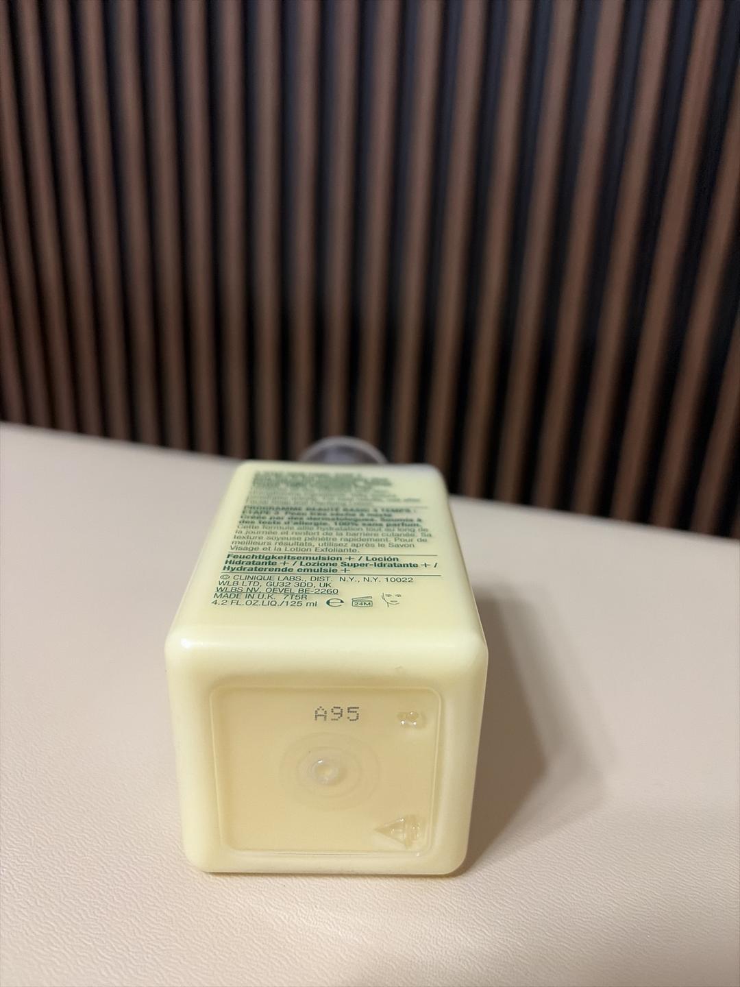 Clinique Увлажняющий лосьон Clinique Dramatically Different Moisturizing Lotion — фото 2