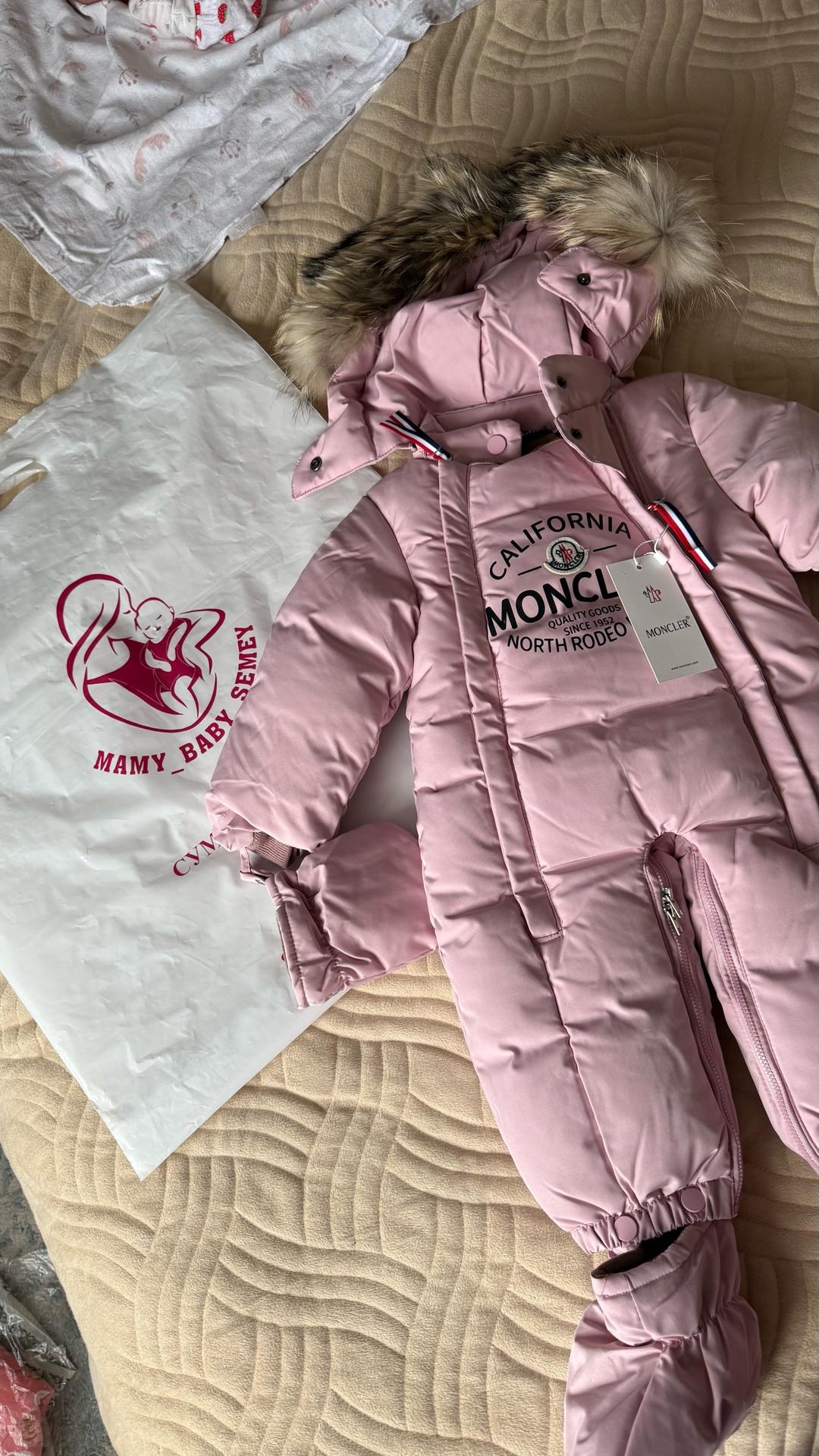 Moncler Зимний комбинезон Moncler для девочки — фото 2