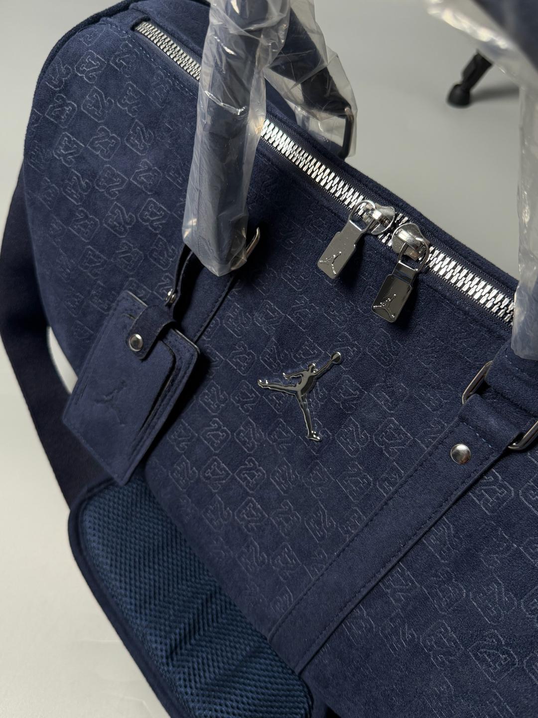 Jordan Сумка Jordan Suede Monogram Duffel — фото 2