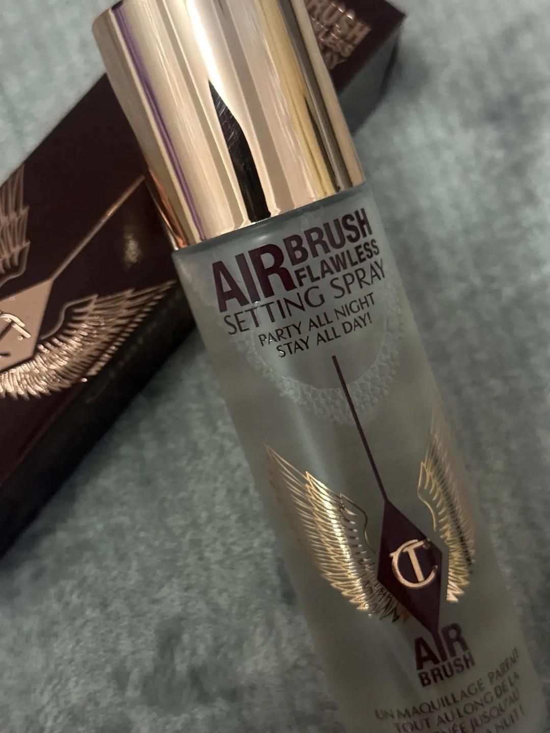 Charlotte Tilbury Спрей для фиксации макияжа Charlotte Tilbury Airbrush Flawless Setting Spray — фото 2