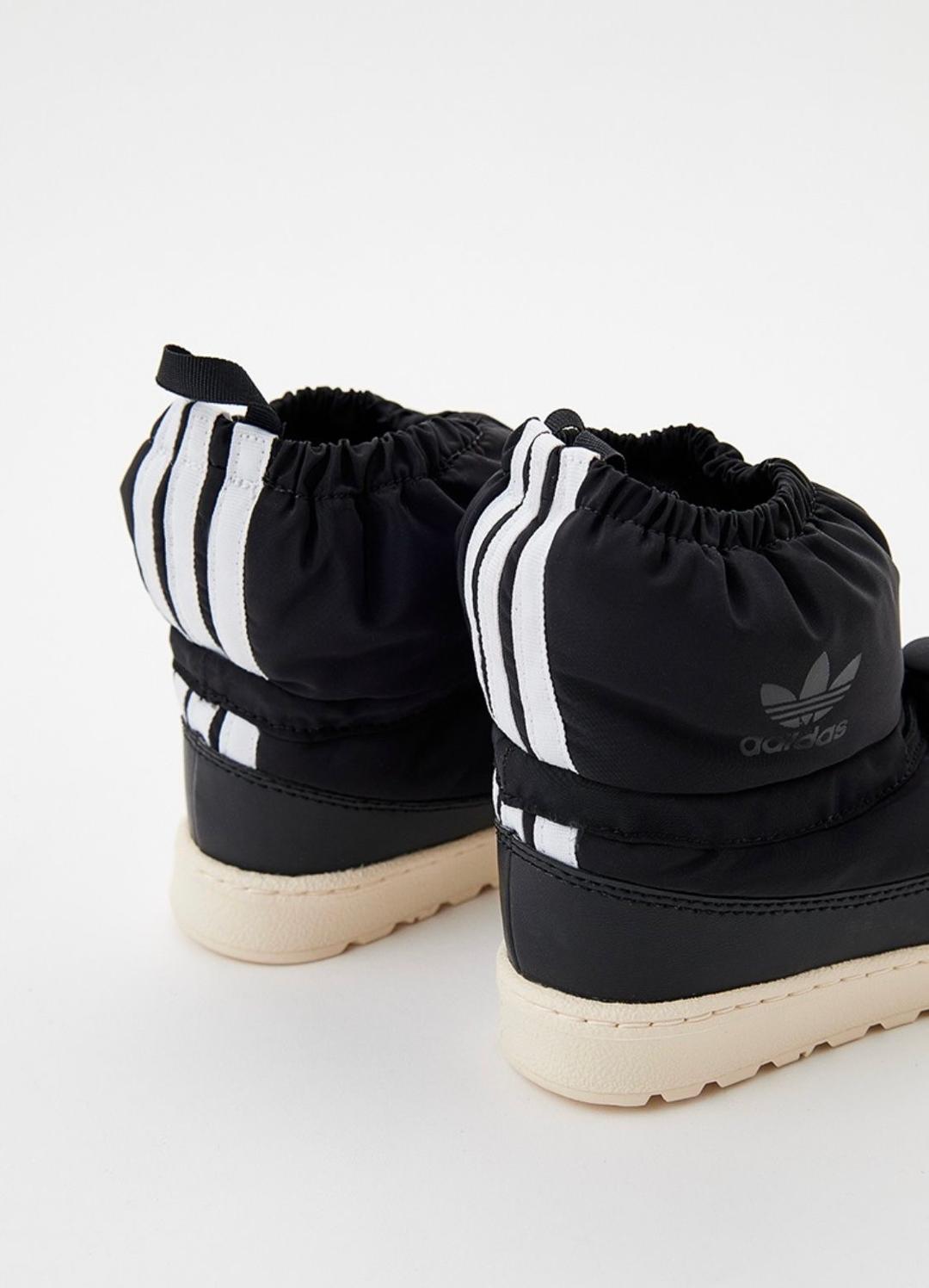 Adidas Ботинки adidas черные зимние с белой подошвой детские — фото 2