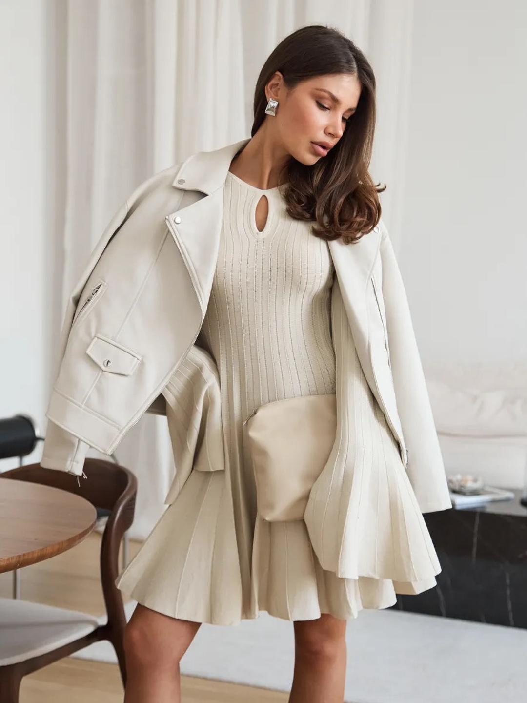Zara Трикотажное платье с вырезом и расклешенными рукавами — фото 2