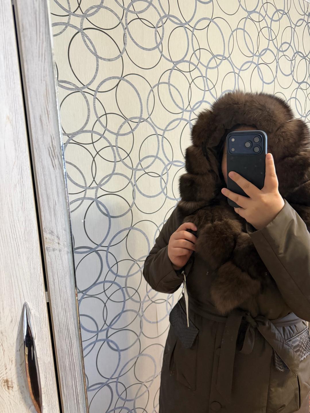 Max Mara Женский пуховик с меховым воротником — фото 2