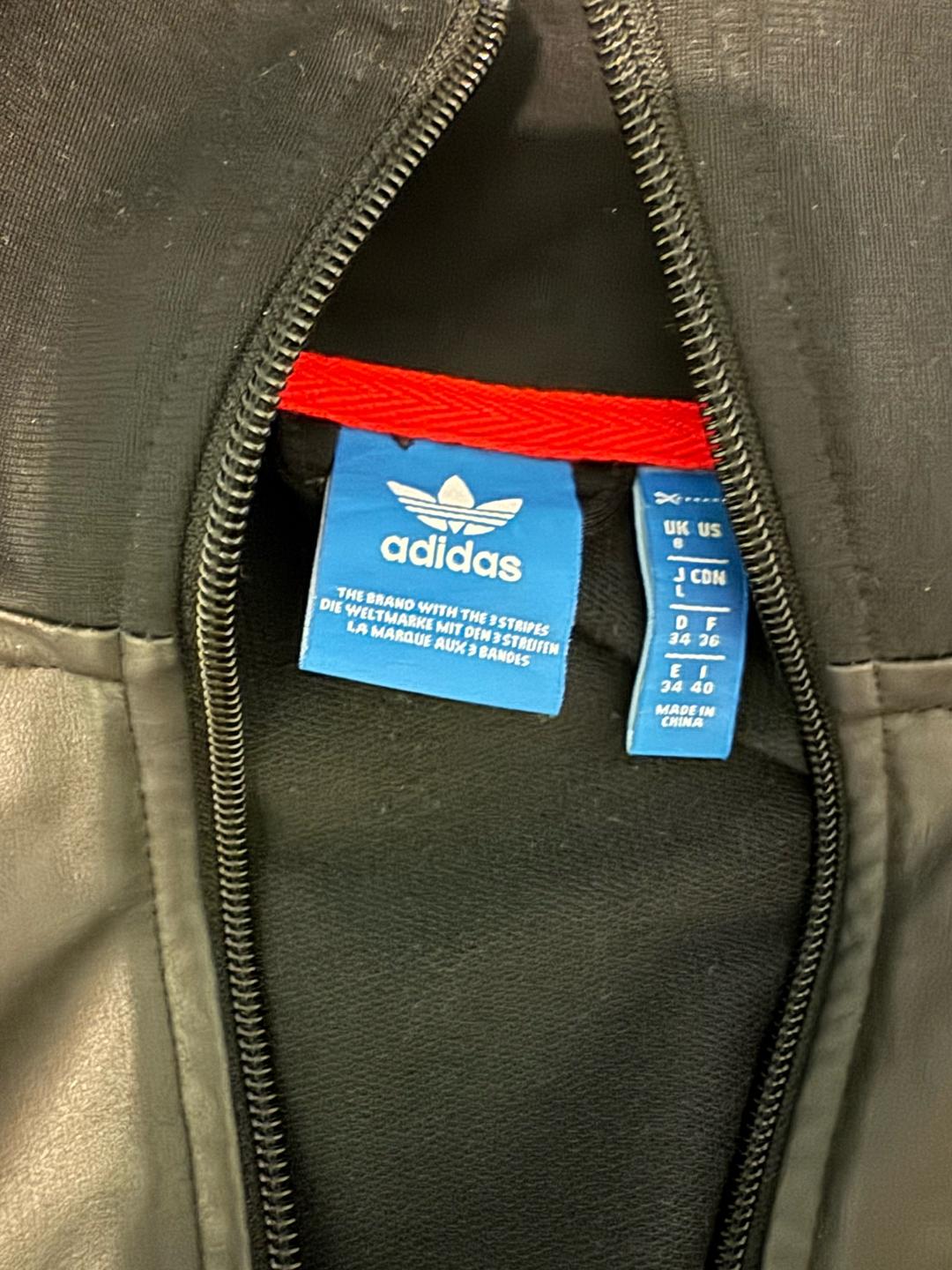 Adidas Женская куртка adidas — фото 2