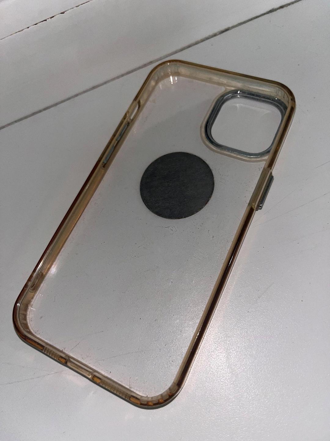 Прозрачный чехол на iPhone с магнитной подставкой — фото 2