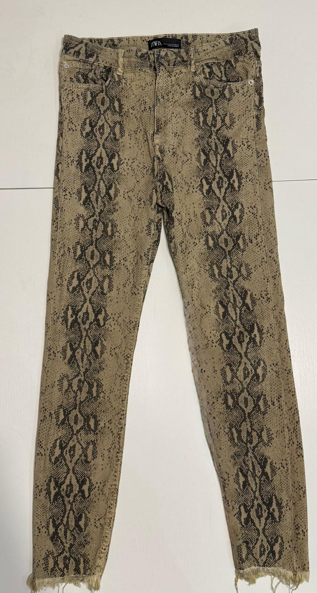 Zara Джинсы ZARA со змеиным принтом — фото 2