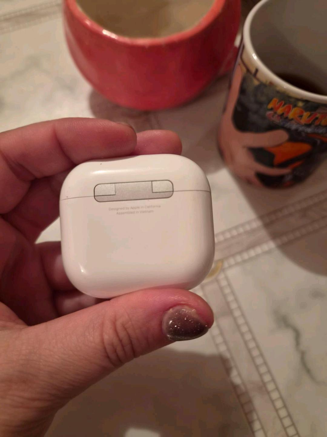 Appel продам airpods 4 с активным шумодавом — фото 2