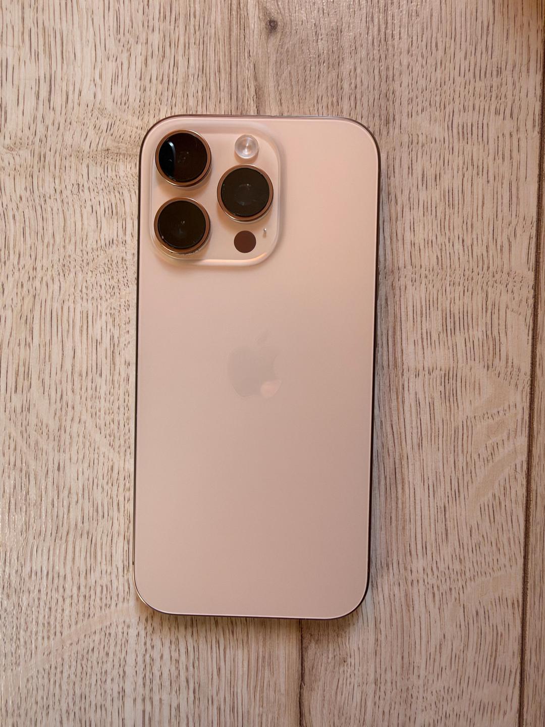Apple Смартфон Apple iPhone 16 Pro на 256Gb — фото 2