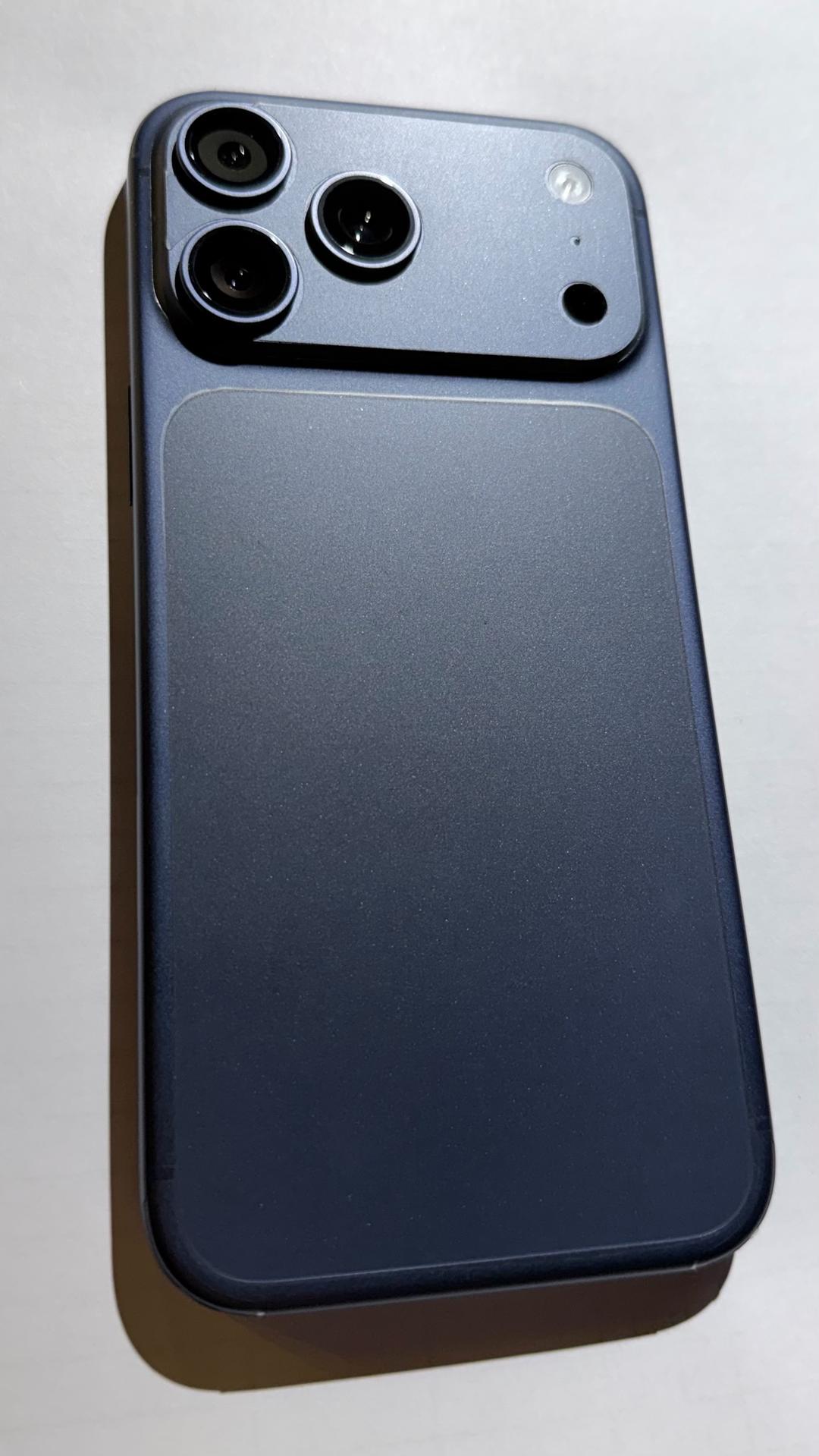 Apple iPhone 17 Pro Max — фото 2