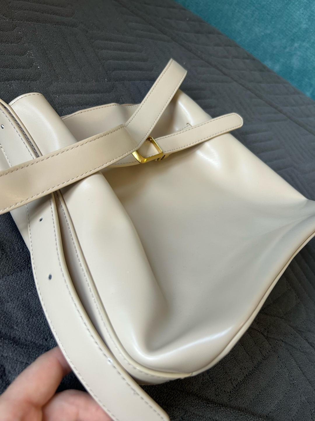 минималистичная женская сумка-ведро (bucket bag) — фото 2