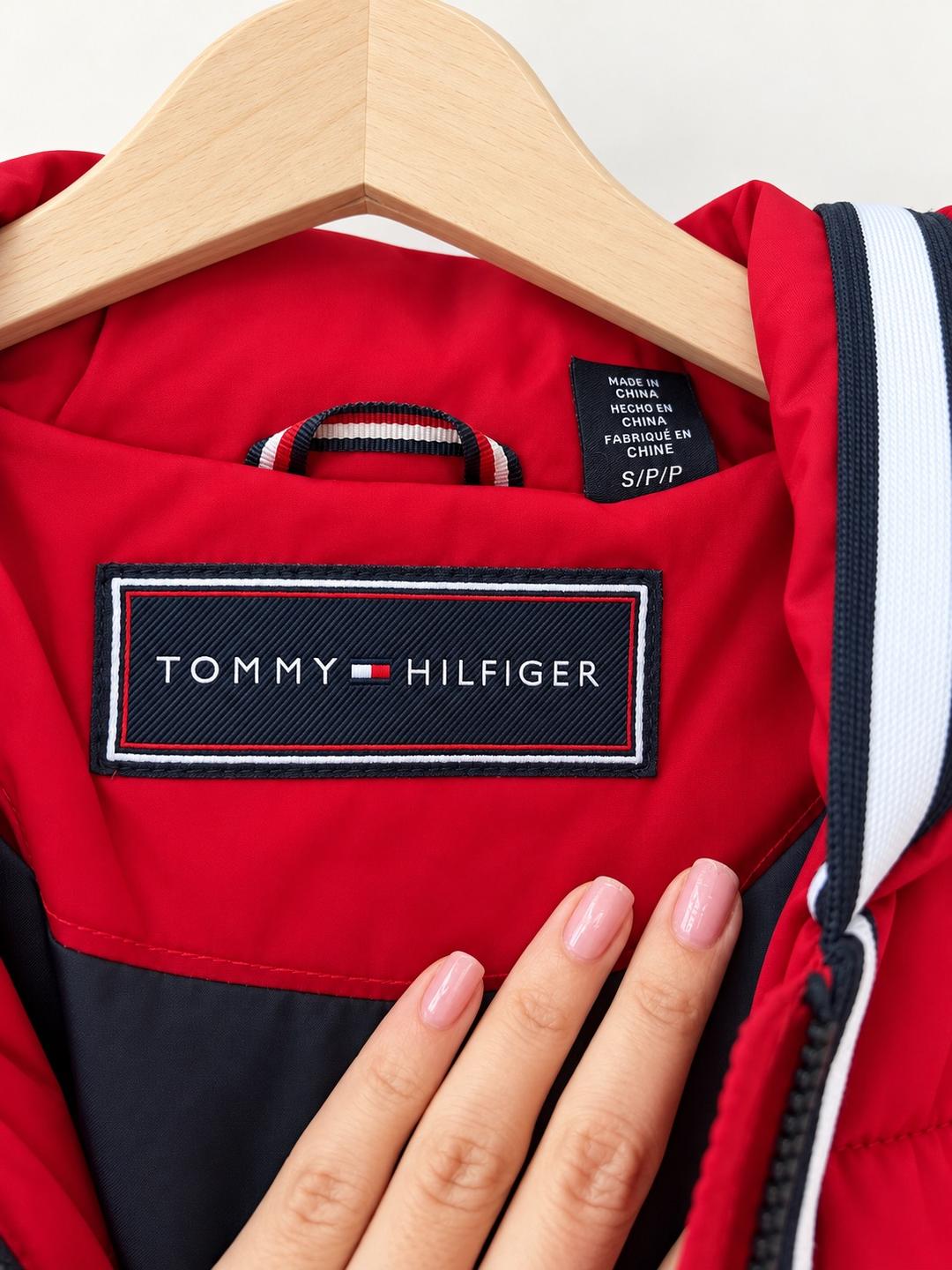 Tommy Hilfiger Стеганый куртка-пуховик Tommy Hilfiger с капюшоном 🔴 — фото 2