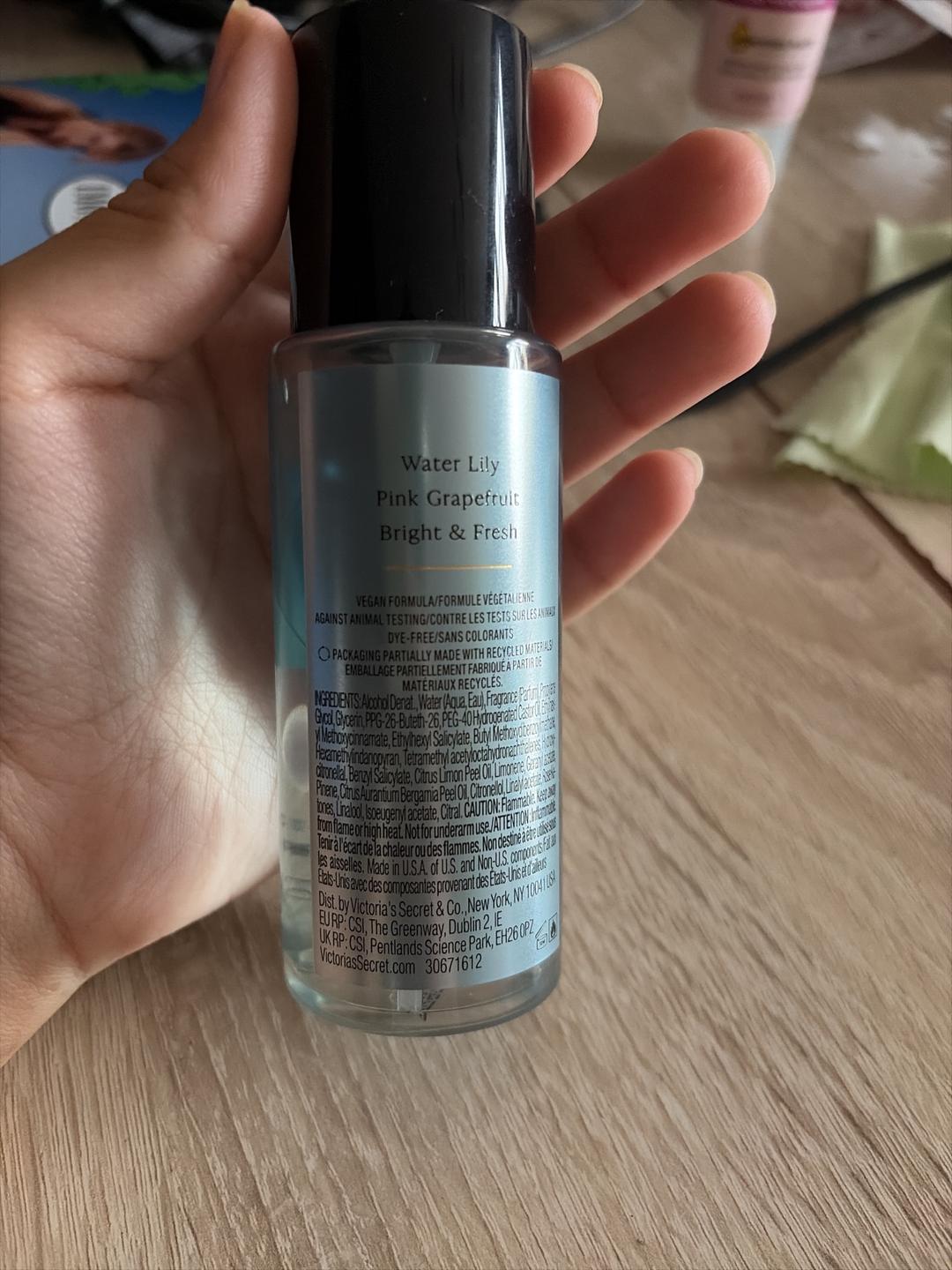Victoria's Secret Victoria's Secret Aqua Kiss fragrance mist — фото 2