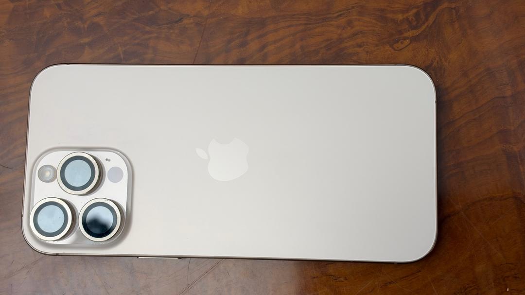 Apple iPhone 16 pro Max Desert titanium 256Гб — фото 2