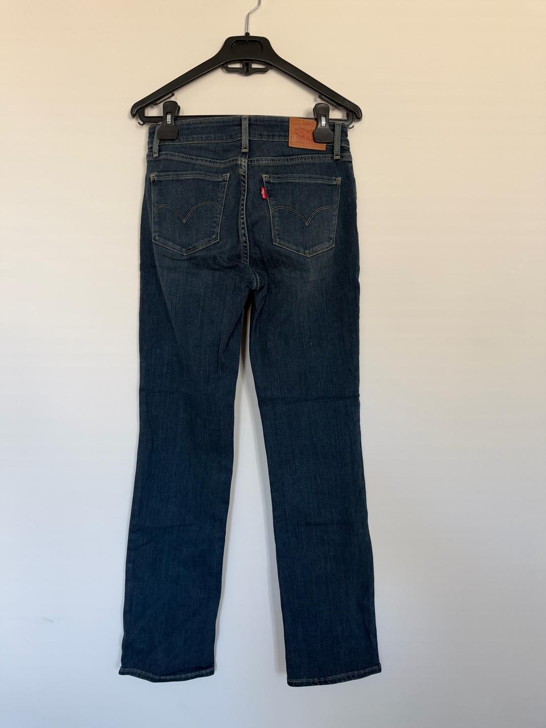 Levi's Женские джинсы Levi's 714 Straight — фото 2