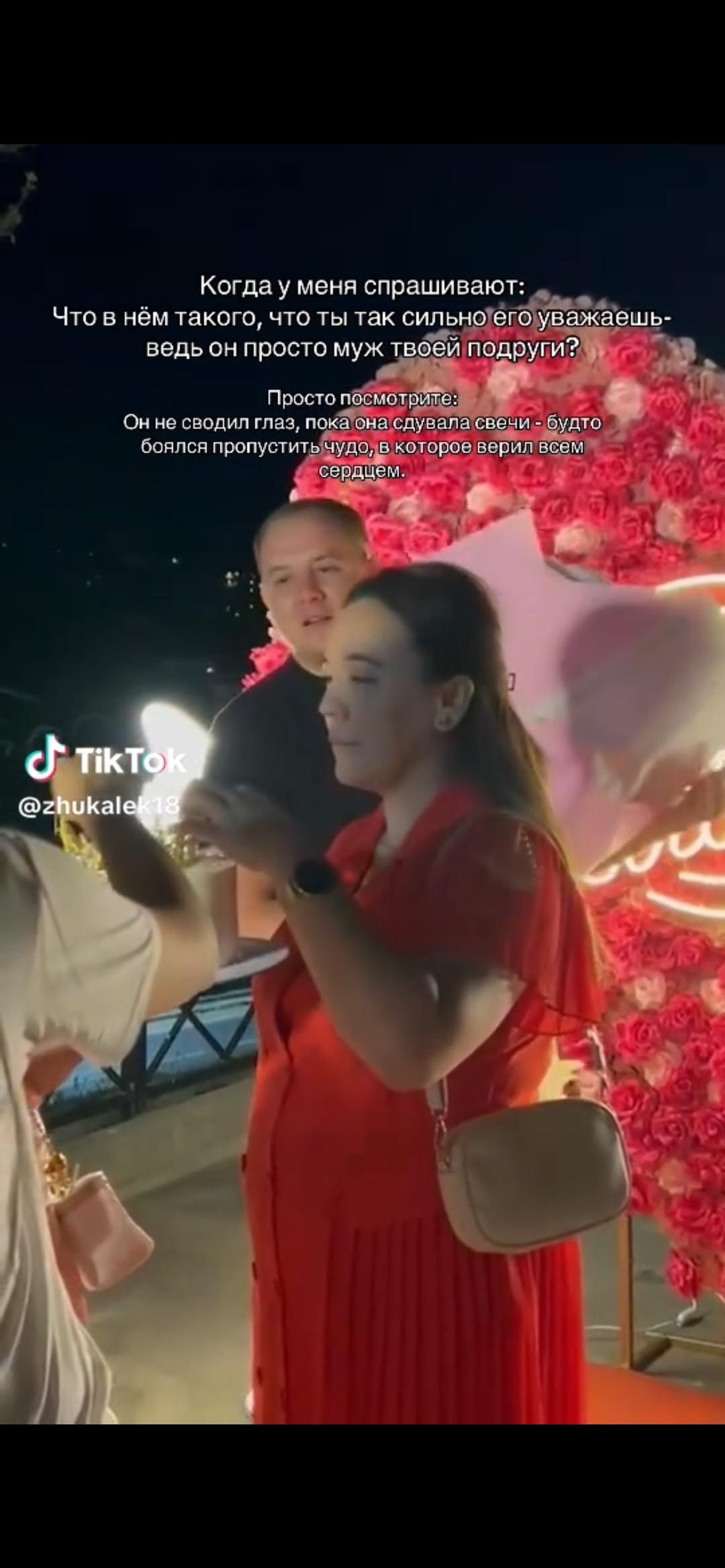 Fever ❤️ Красное платье Fever  Эффектное красное платье с акцентными рукавами, притален — фото 2
