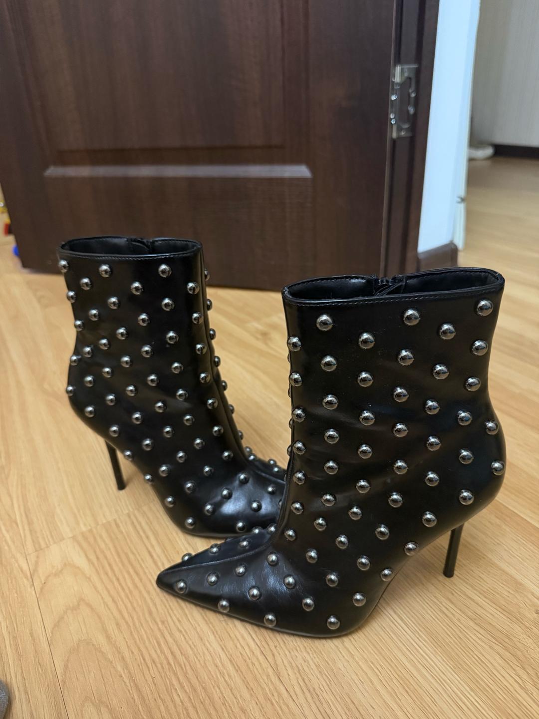Zara Черные ботильоны с заклепками на шпильке — фото 2
