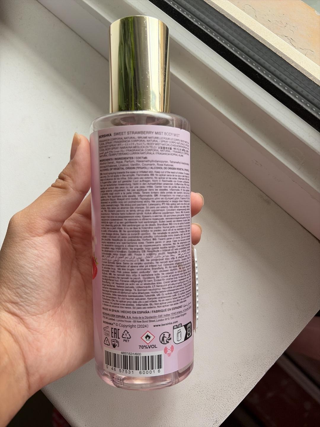 Bershka Bershka Sweet Strawberry Mist 250 мл,осталась примерно половина — фото 2