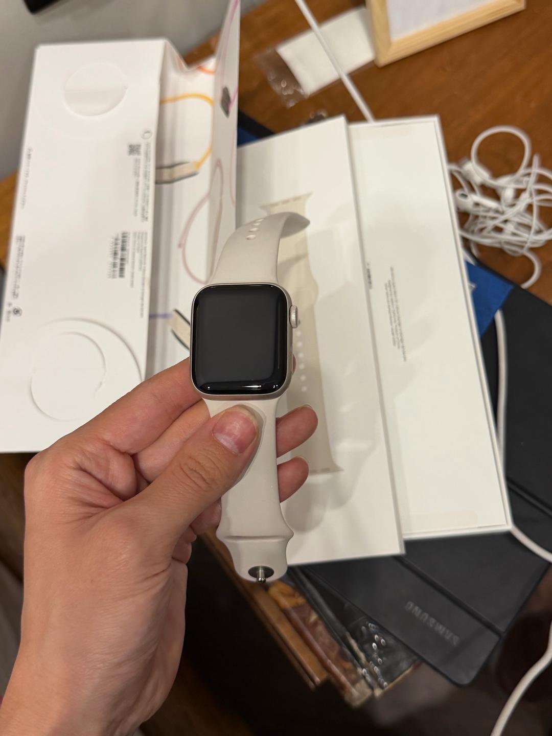 Apple Смарт-часы Apple Watch SE 40mm Starlight — фото 2