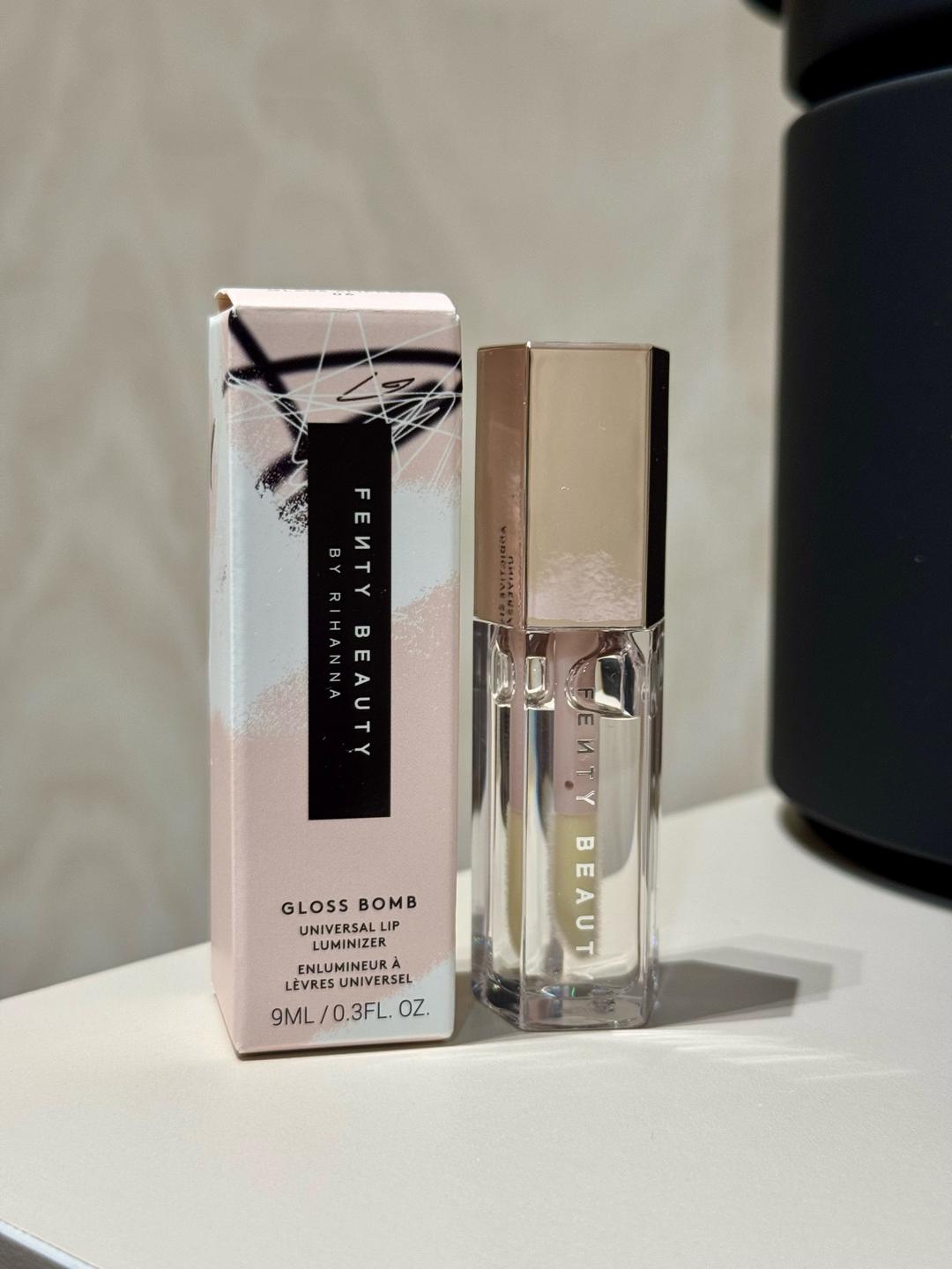 Fenty Beauty Блеск для губ Fenty Beauty Gloss Bomb Glass Slipper — фото 2