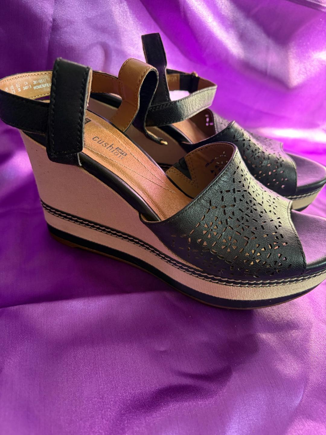 Clarks Босоножки Clarks на танкетке — фото 2