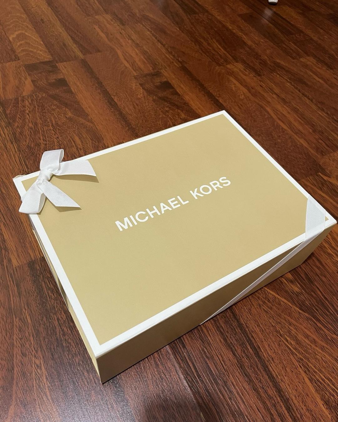 Michael Kors Сумка Michael Kors Greenwich из натуральной сафьяновой кожи (чёрная) — фото 2
