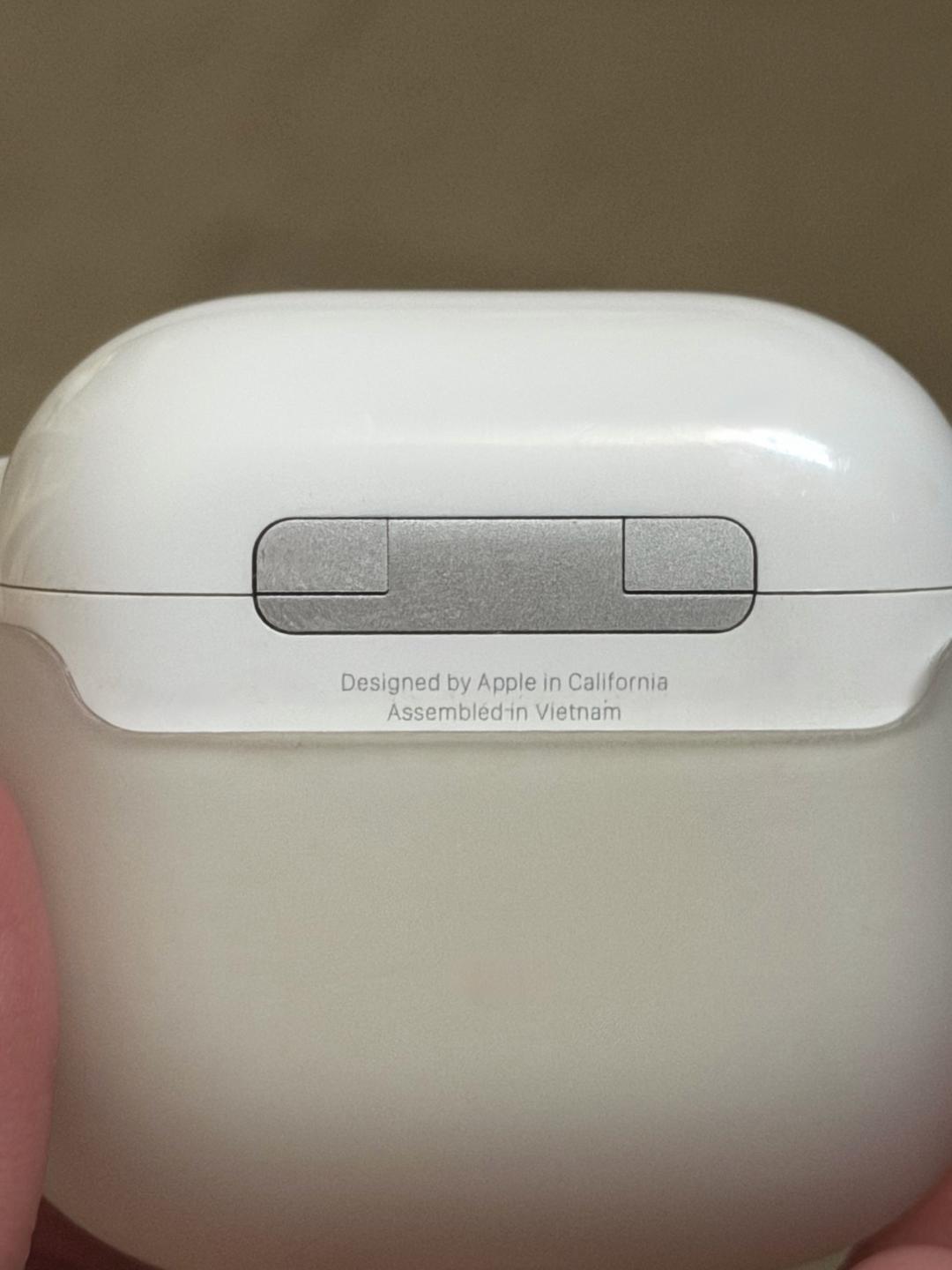 Apple зарядный кейс AirPods 4 с активным шумоподавлением (ANC) — фото 2