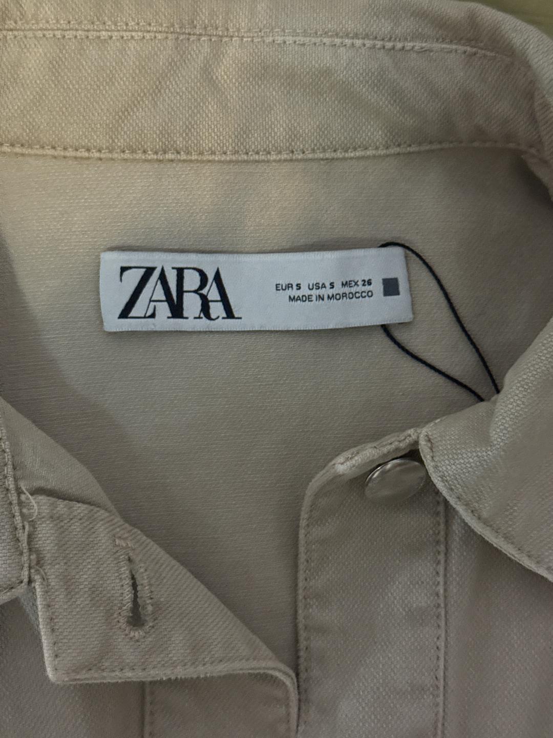 Zara Джинсовка ZARA бежевого цвета — фото 2