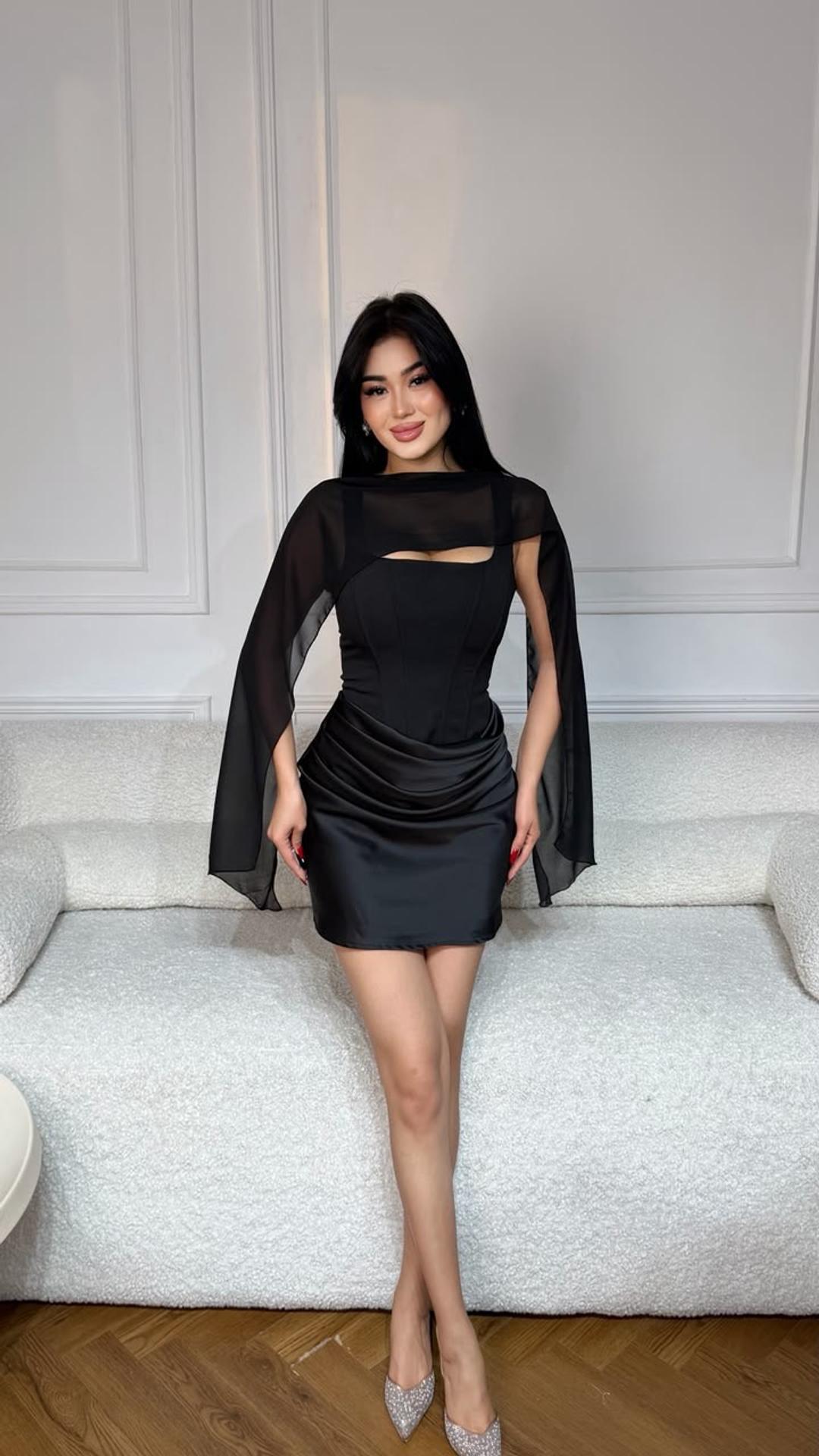 Платье с корсетом и накидкой — фото 2