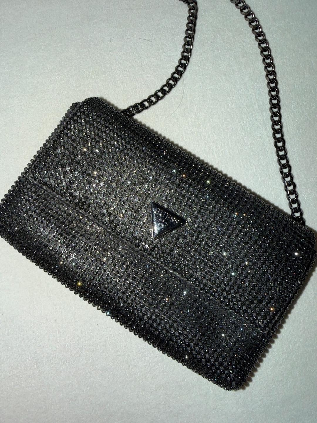 GUESS Сумка GUESS со стразами — фото 2