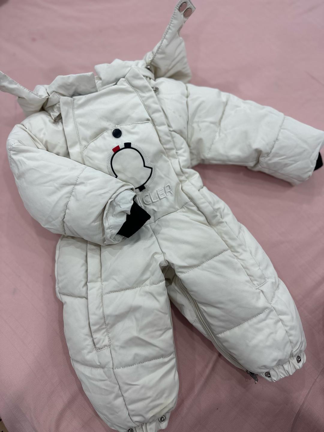 Moncler Комбез от 0  до 1,5 года носить можно — фото 2