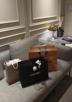 Authentic_seller