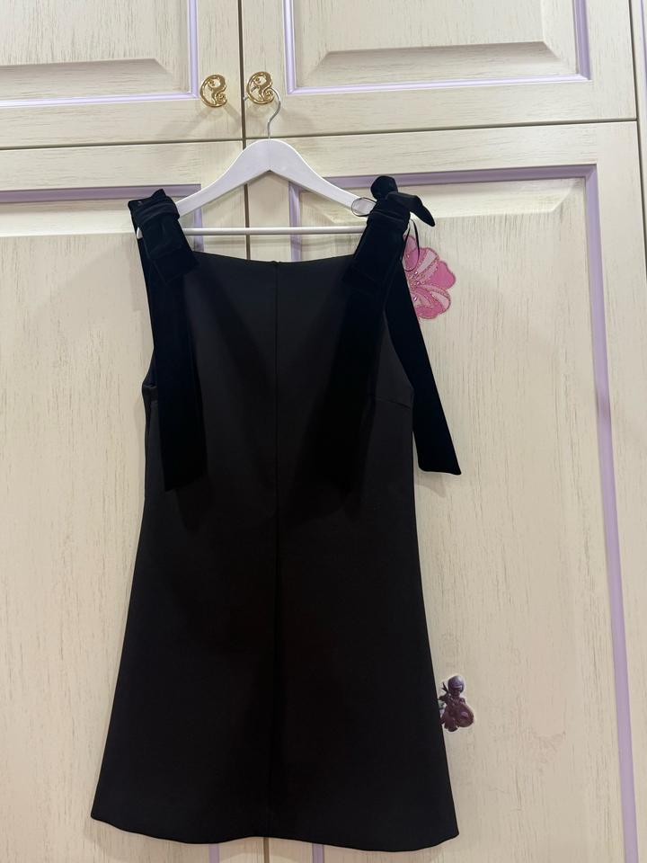 Zara Черное платье с бантами на плечах