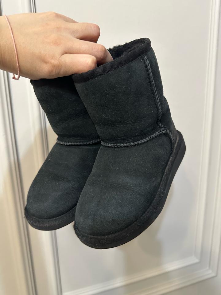 UGG