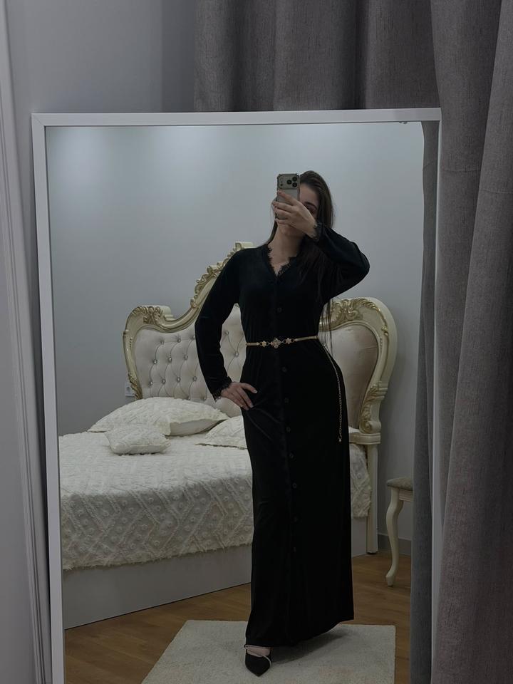 Черное велюровое платье макси