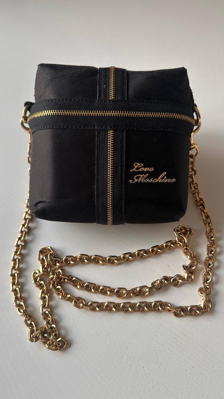 Love Moschino