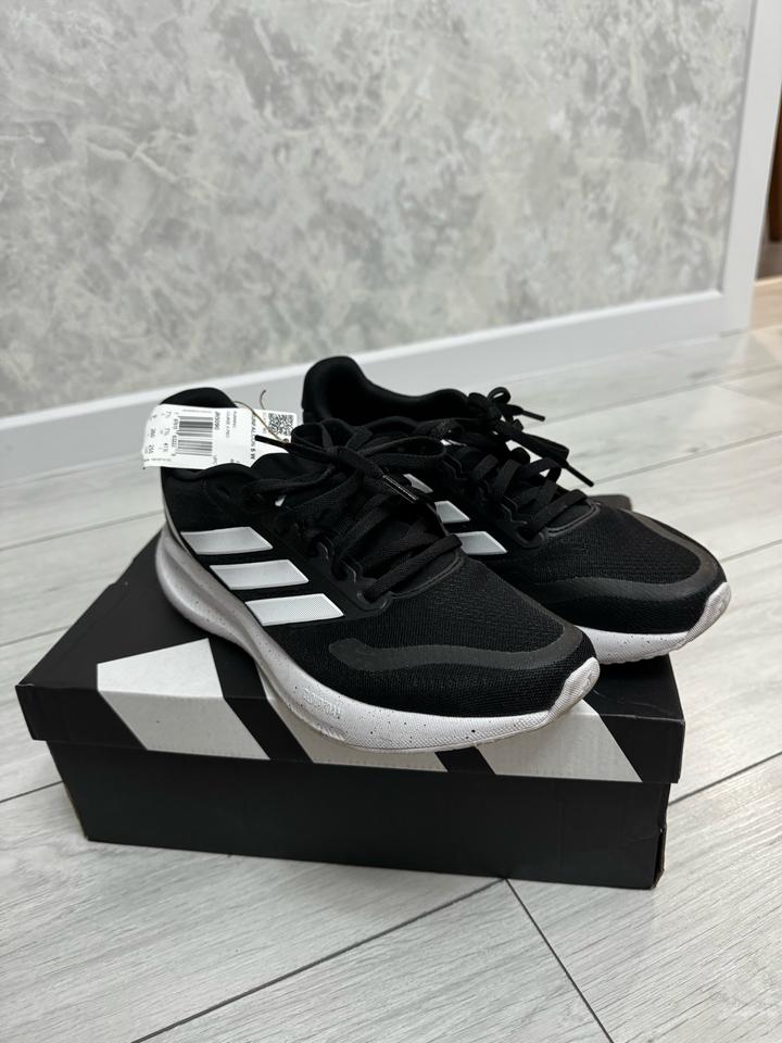 Кроссовки adidas