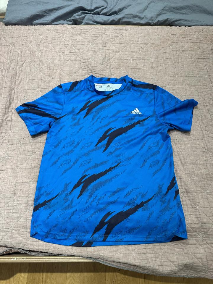 Футболка adidas