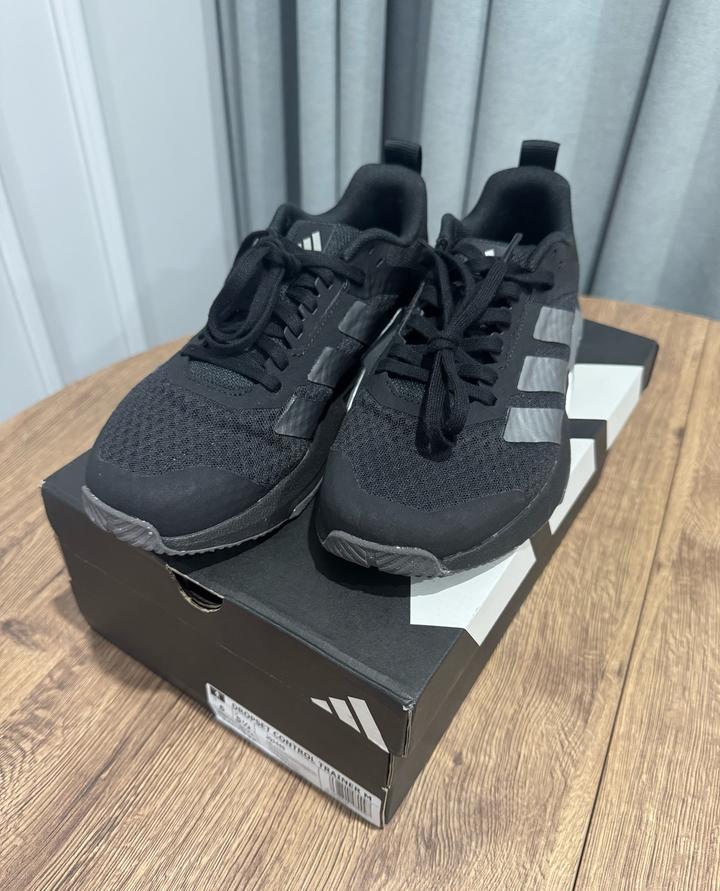 Кроссовки adidas