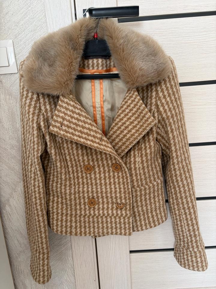 Укороченное пальто River Island с меховым воротником
